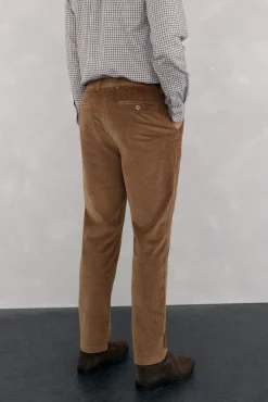Calça Chino de veludo grossa de regular fit