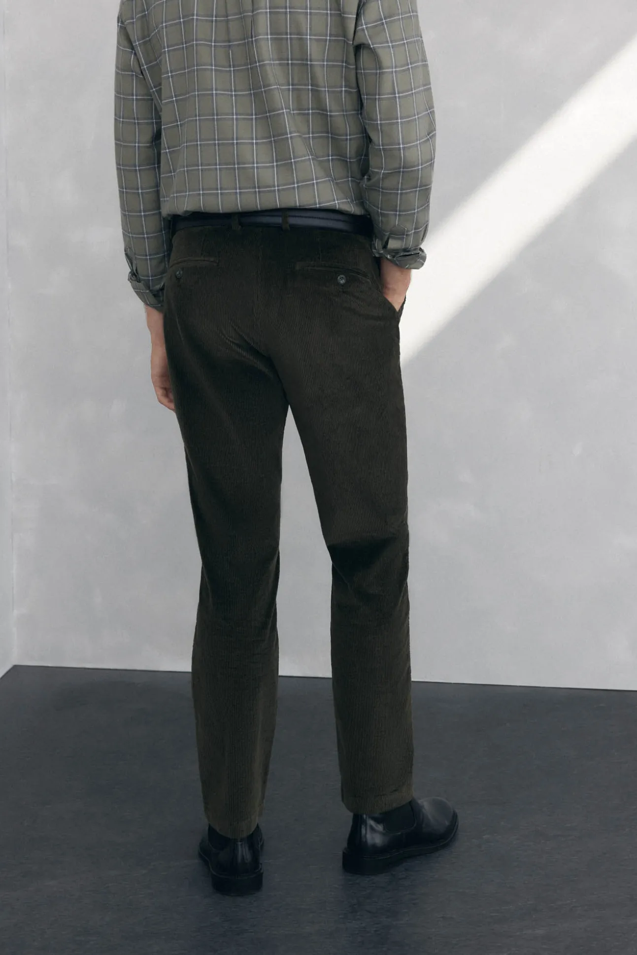 Calça Chino de veludo grossa de regular fit