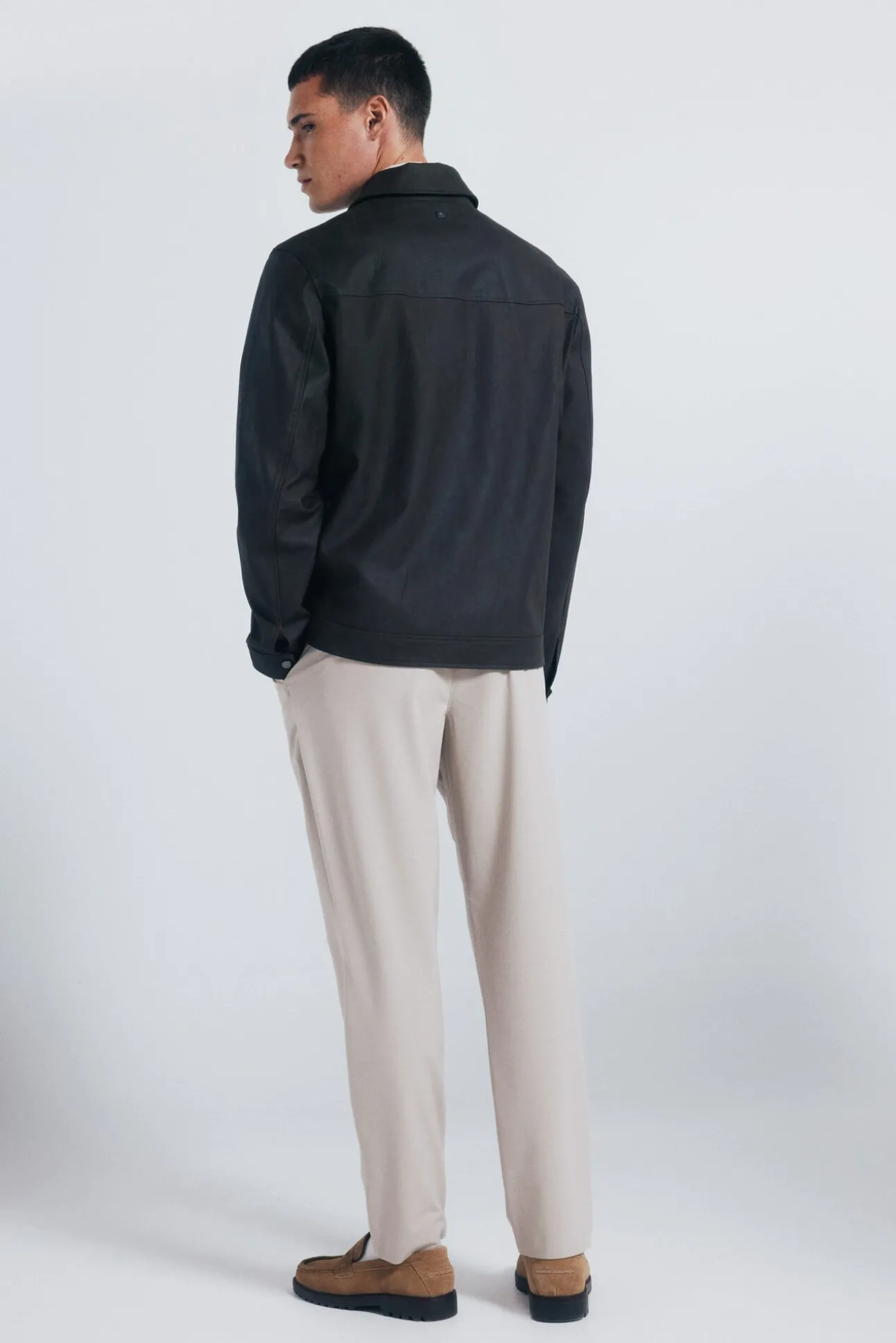Calça chino jogger com caimento confortável