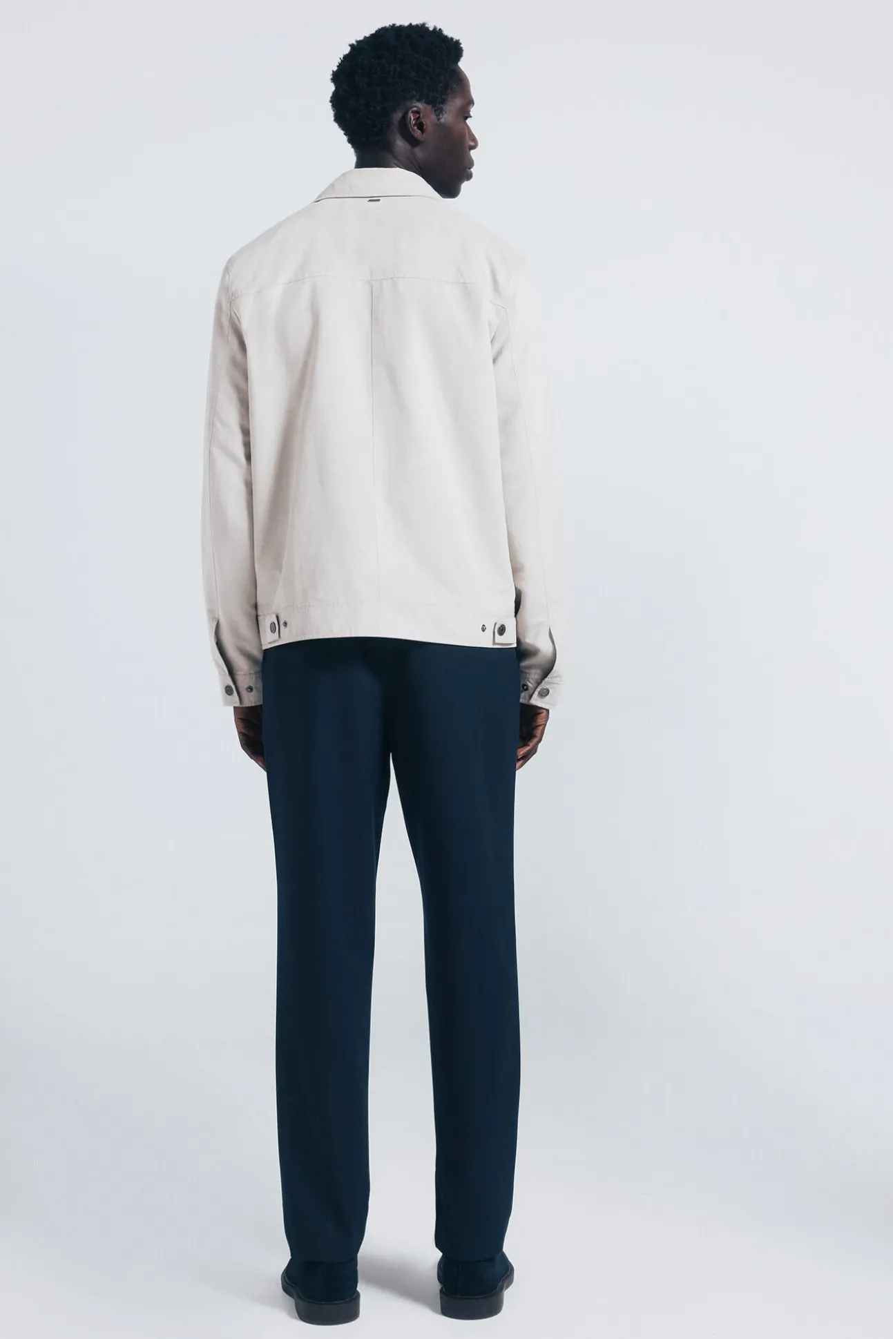 Calça chino jogger com caimento confortável