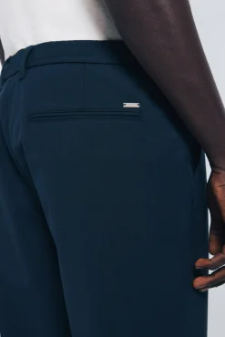 Calça chino jogger com caimento confortável