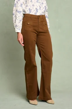 Calça com botões camelo