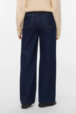 Calça com detalhe de corrente