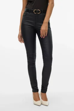 Calça com efeito encerado