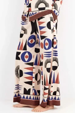 Calça compridas com motivos geométricos