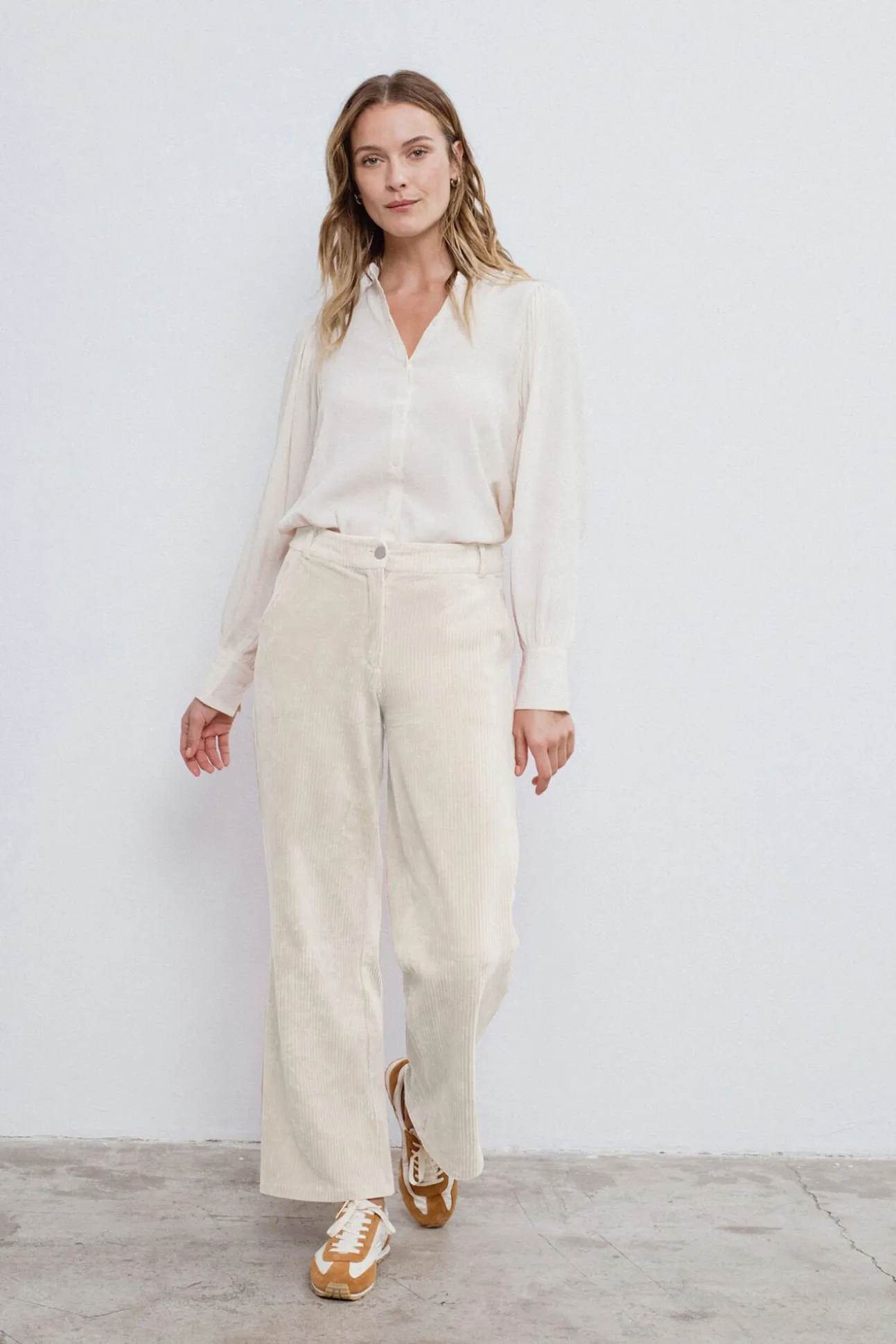 Calça compridas de veludo cotelê