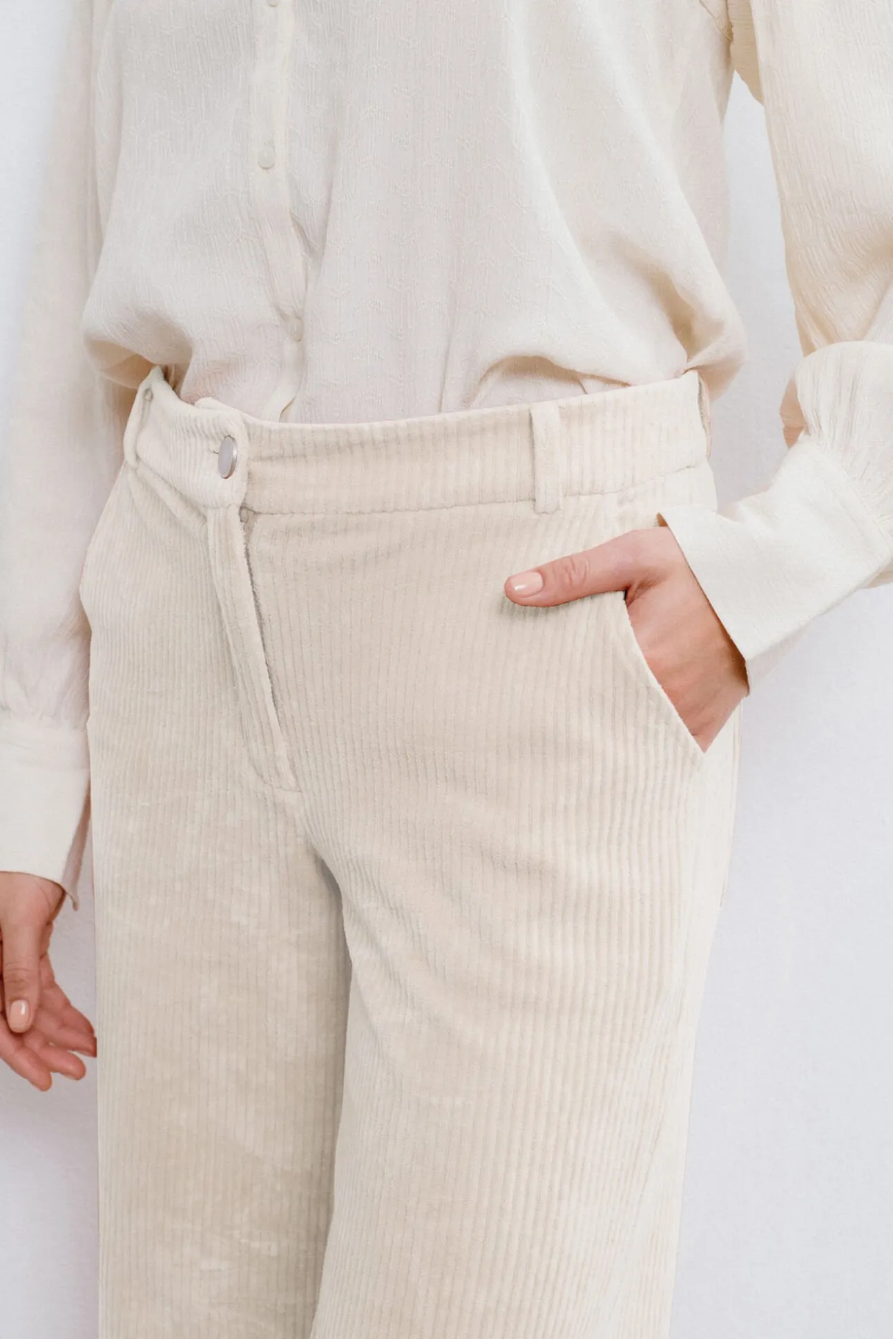 Calça compridas de veludo cotelê