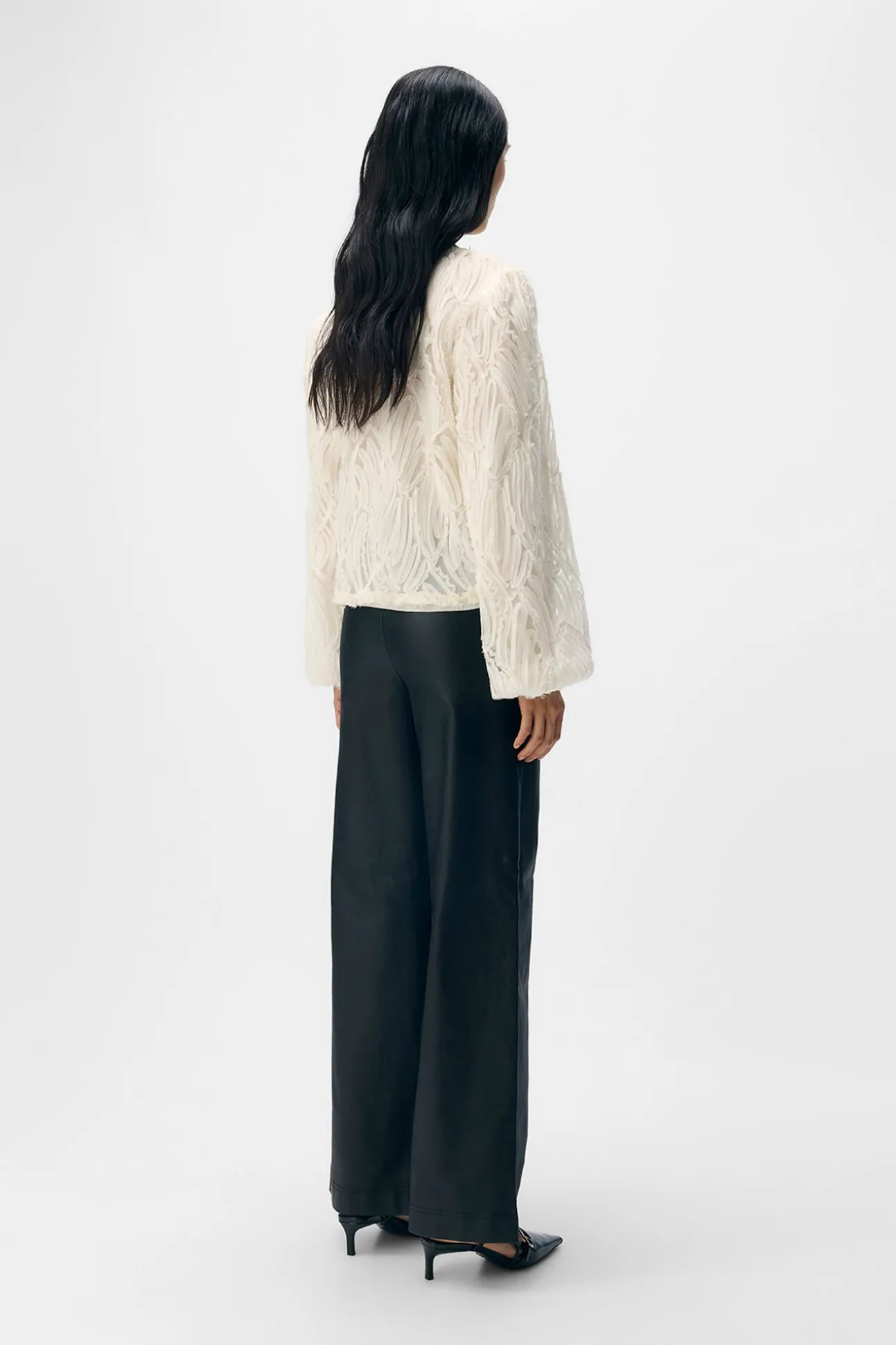Calça de couro sintético