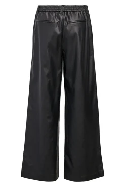 Calça de couro sintético