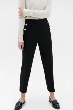 Calça de fato com detalhe de botões