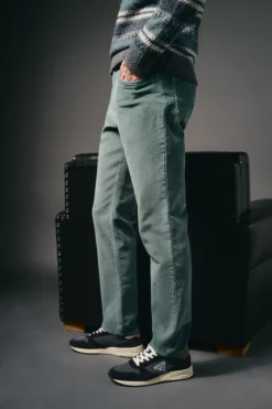 Calça de pana 5 bolsos slim fit