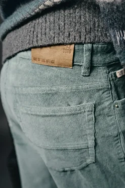 Calça de pana 5 bolsos slim fit