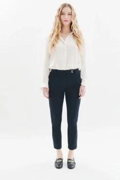 Calça detalhe botões