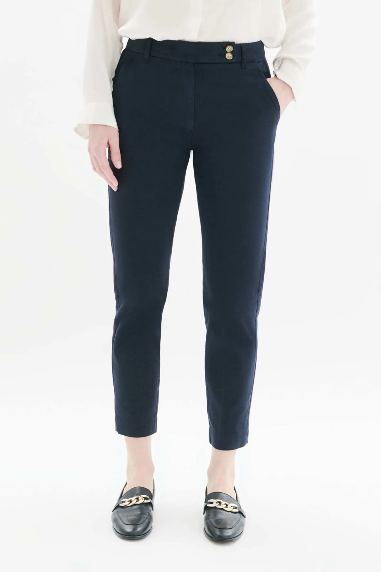 Calça detalhe botões
