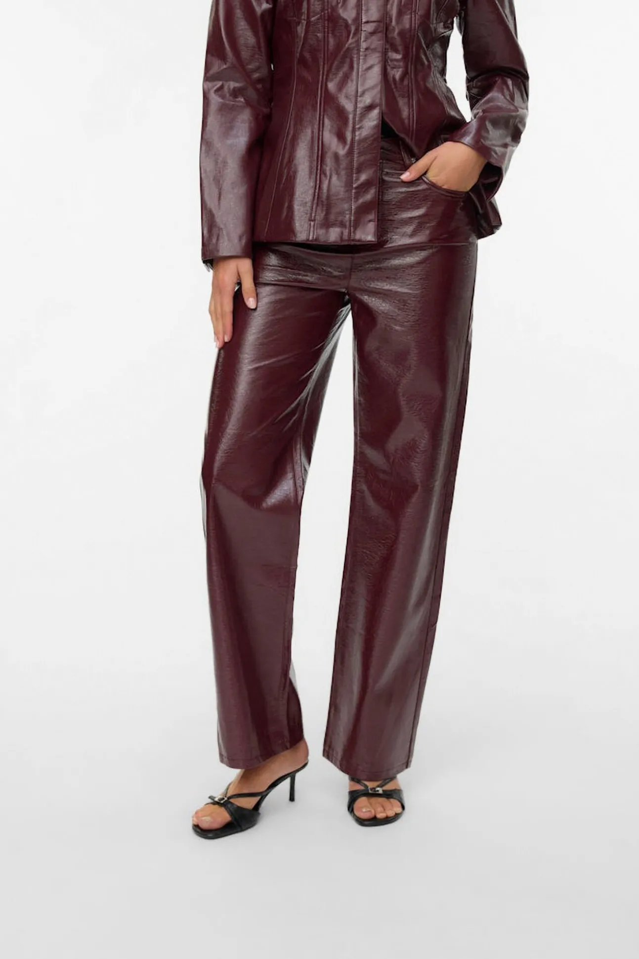 Calça enceradas brilhantes