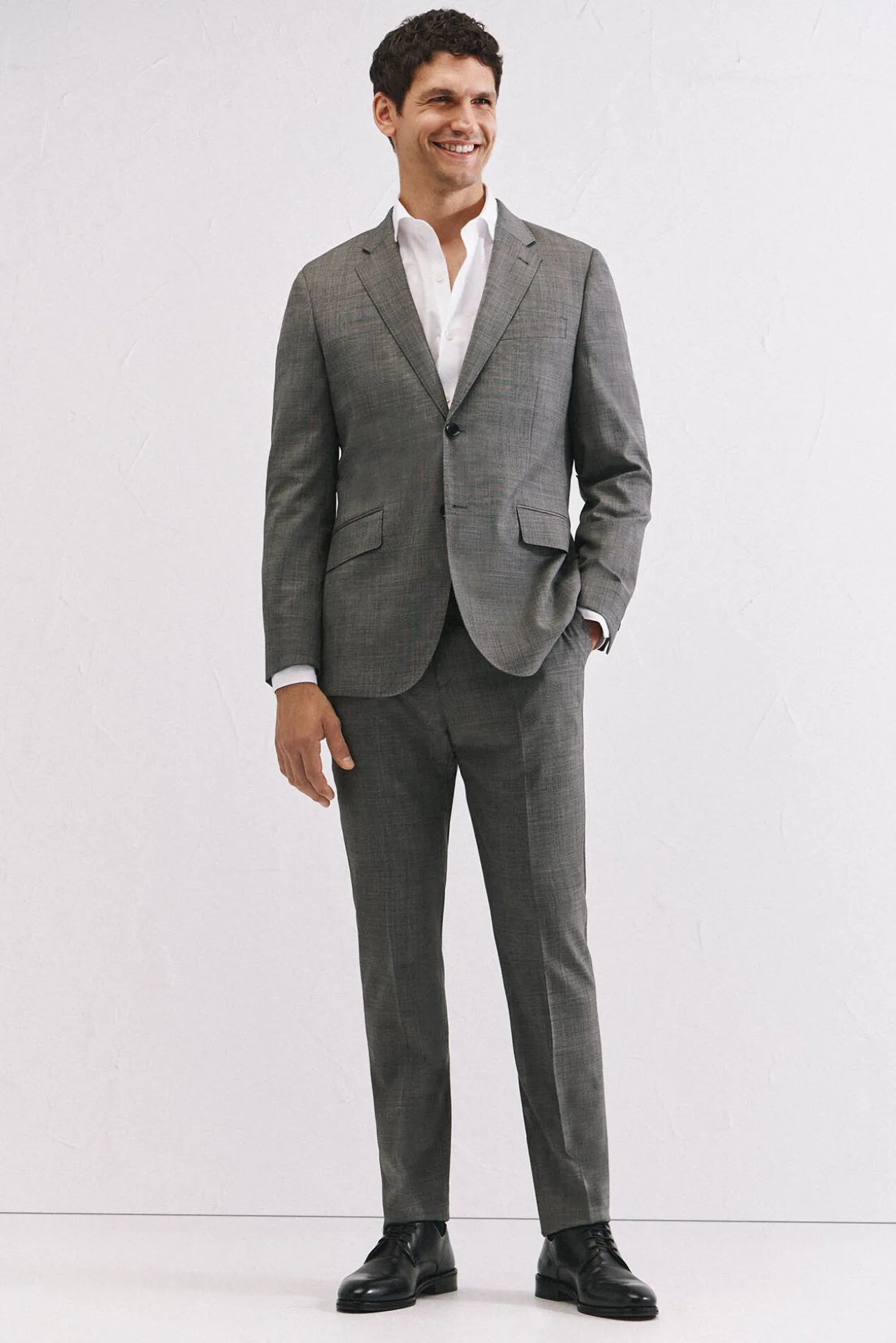 Calça estruturada cinza slim fit