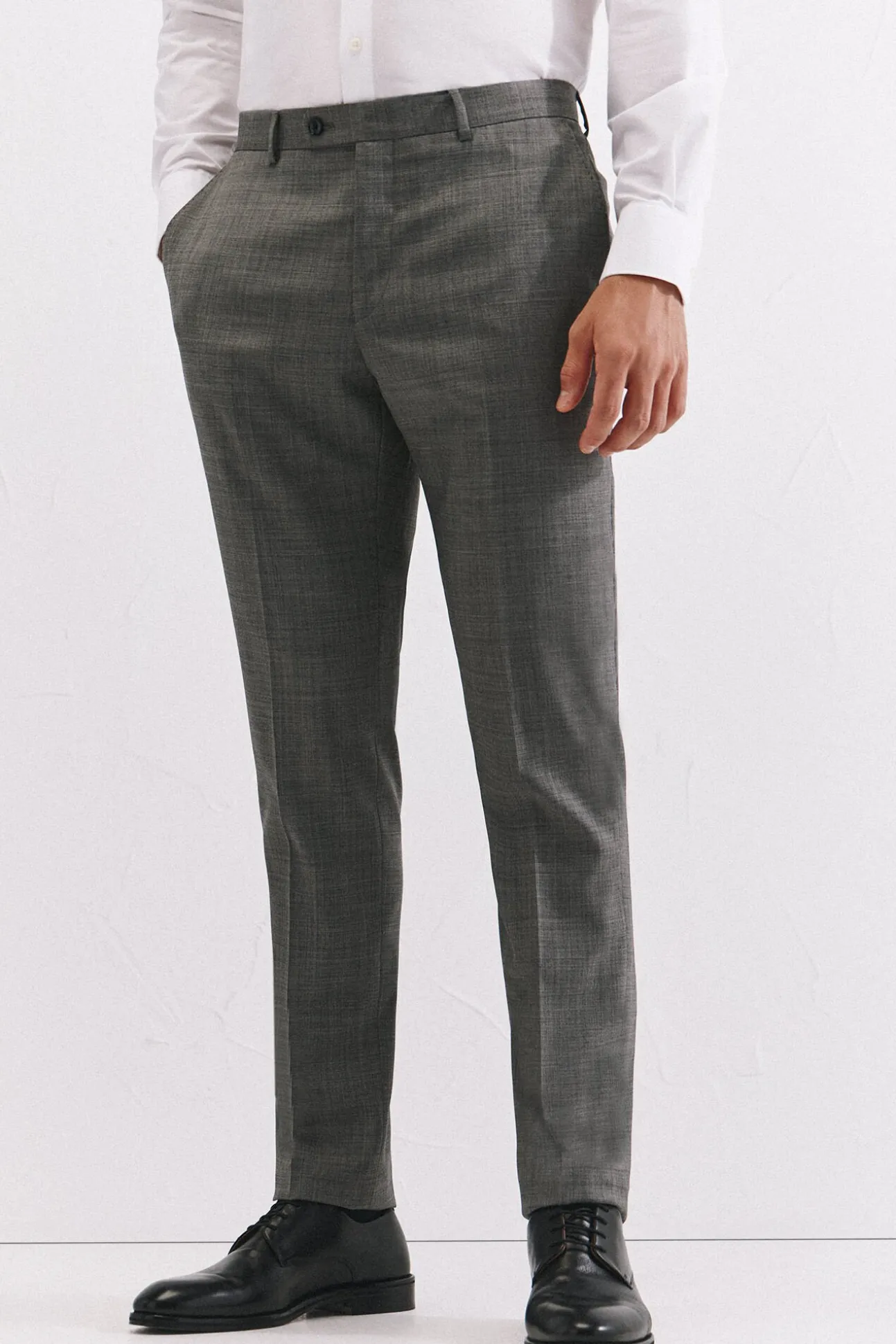 Calça estruturada cinza slim fit