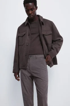 Calça estruturadas e slim fit