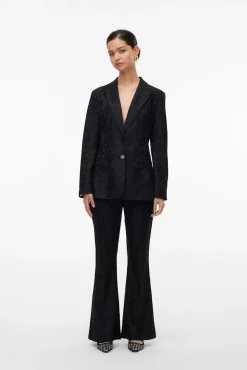 Calça flare com efeito renda