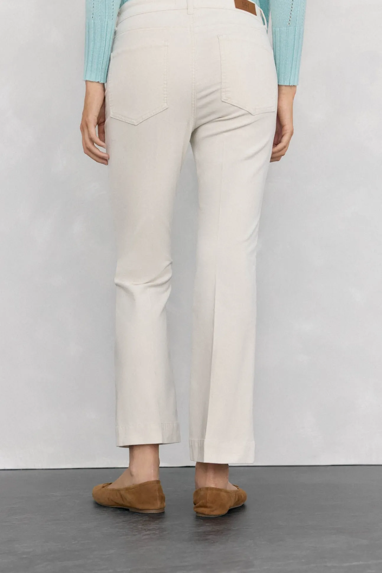 Calça flare de veludo cropped