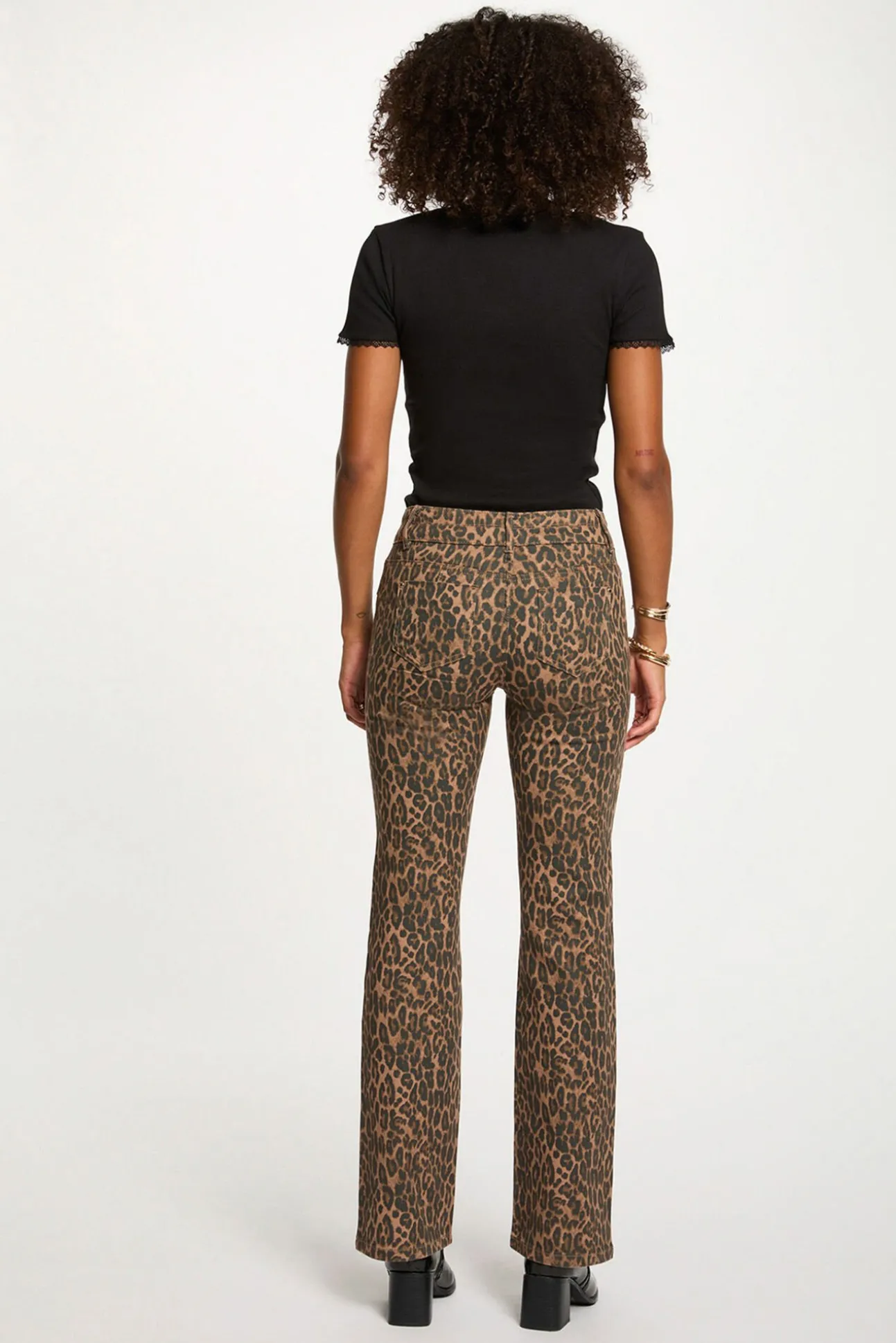 Calça jeans bootcut de cintura alta