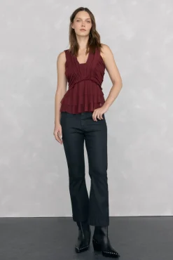 Calça jeans básica cropped flare com efeito couro