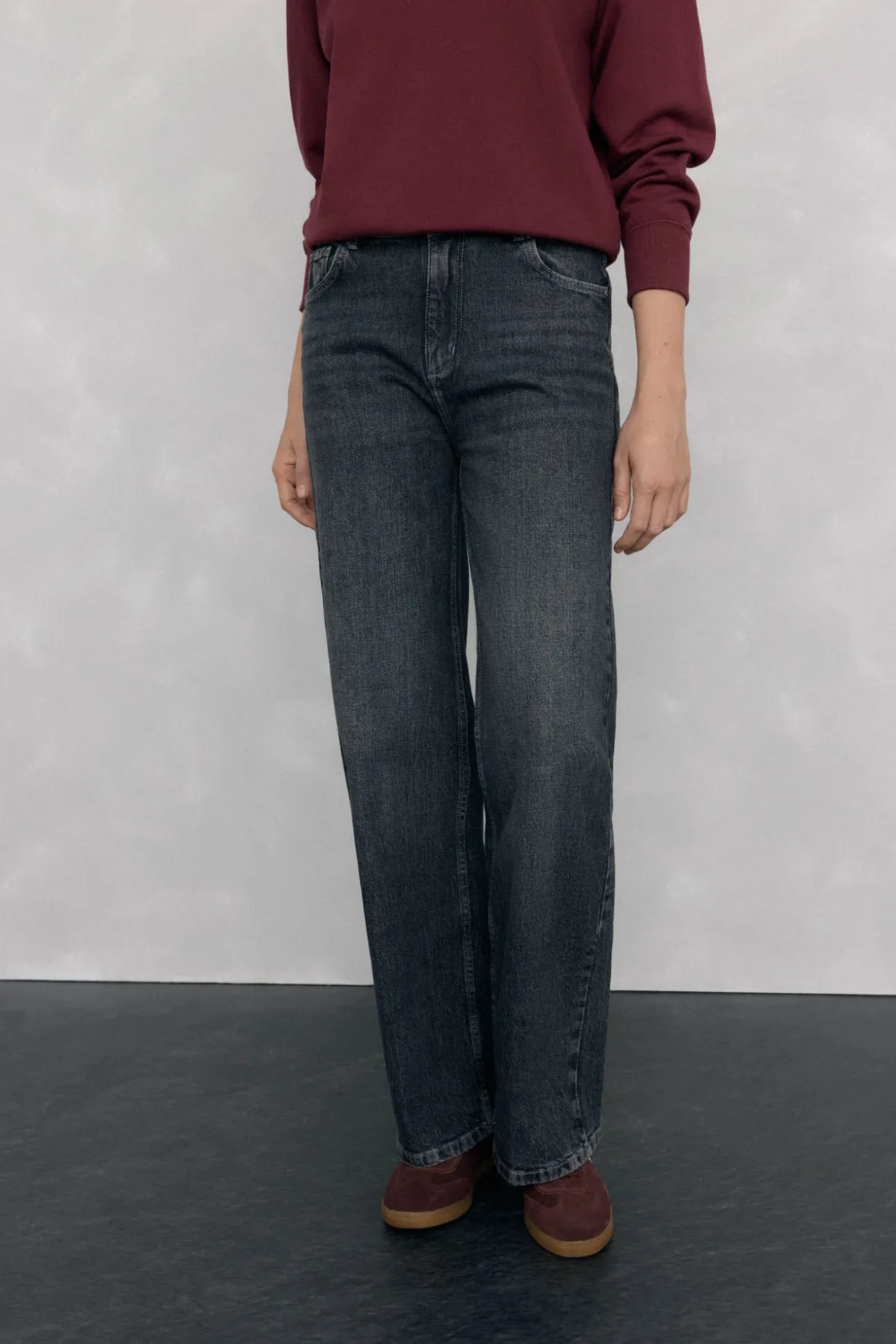 Calça jeans básica de perna larga
