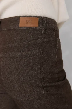 Calça jeans básica estilo tubo de fogão