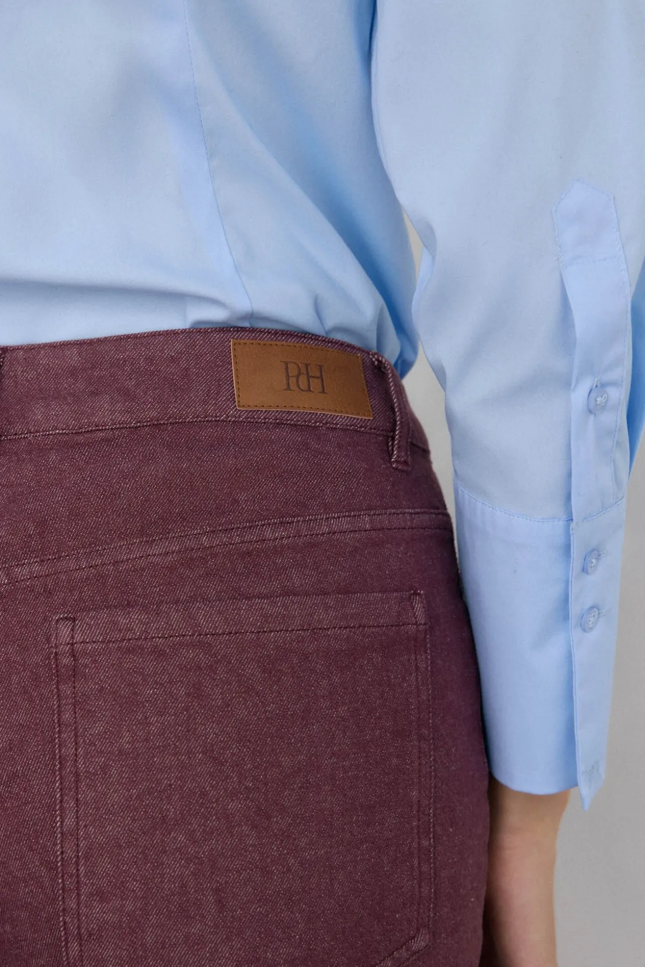 Calça jeans básica estilo tubo de fogão