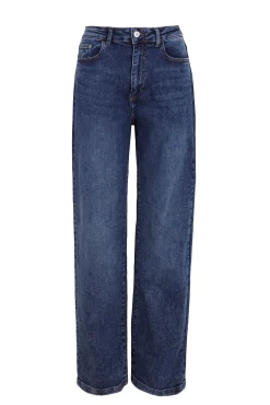Calça jeans com abertura baixa