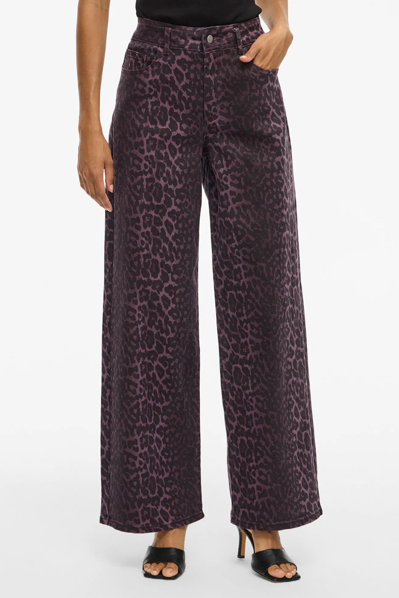 Calça jeans com estampado de leopardo