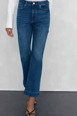 Calça jeans cropped flare push-up