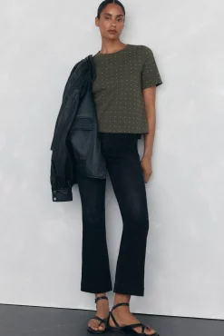 Calça jeans cropped flare push-up