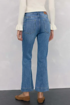 Calça jeans cropped flare push-up