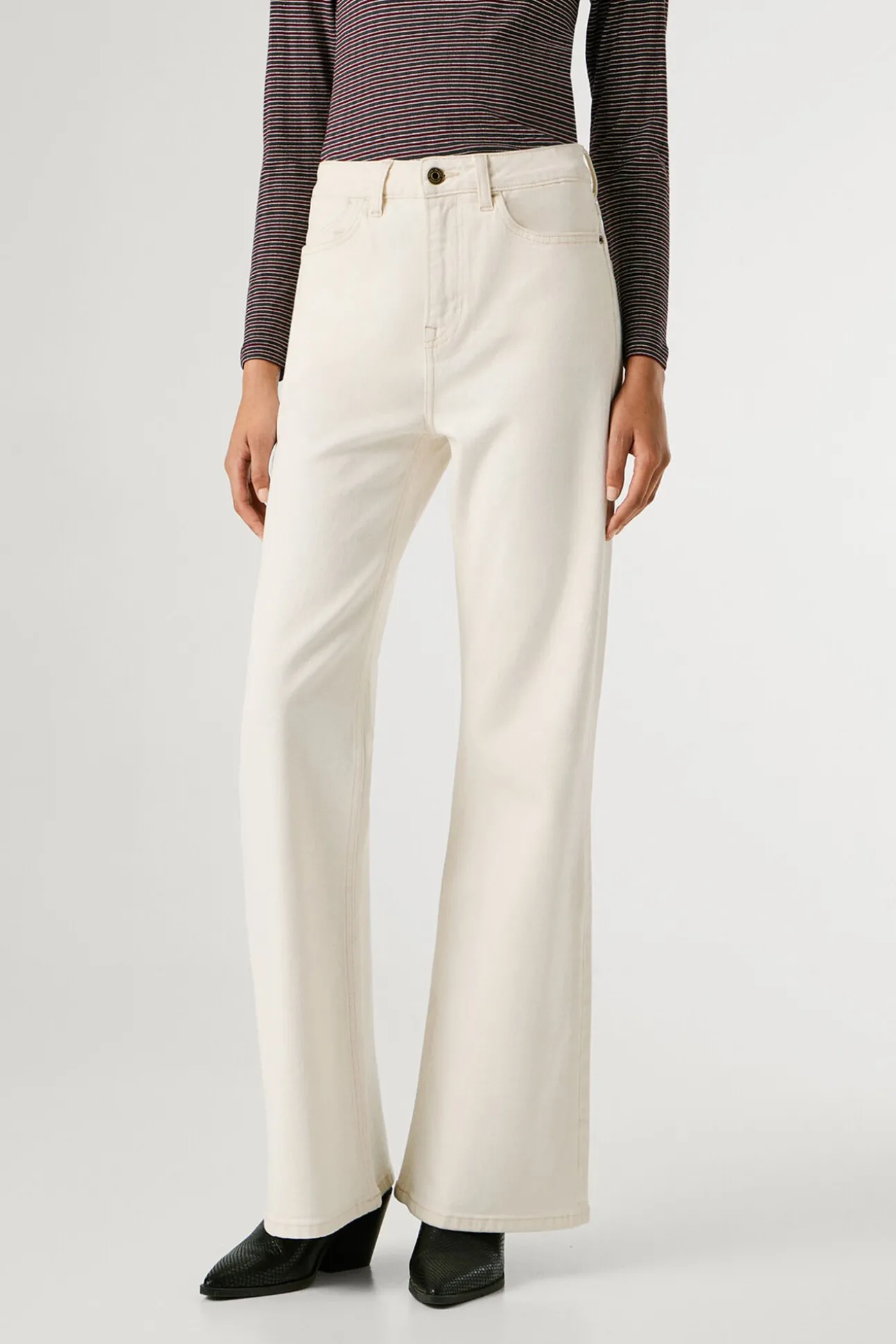 Calça jeans flare de corte alta