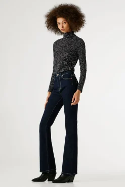Calça jeans flare de corte alta