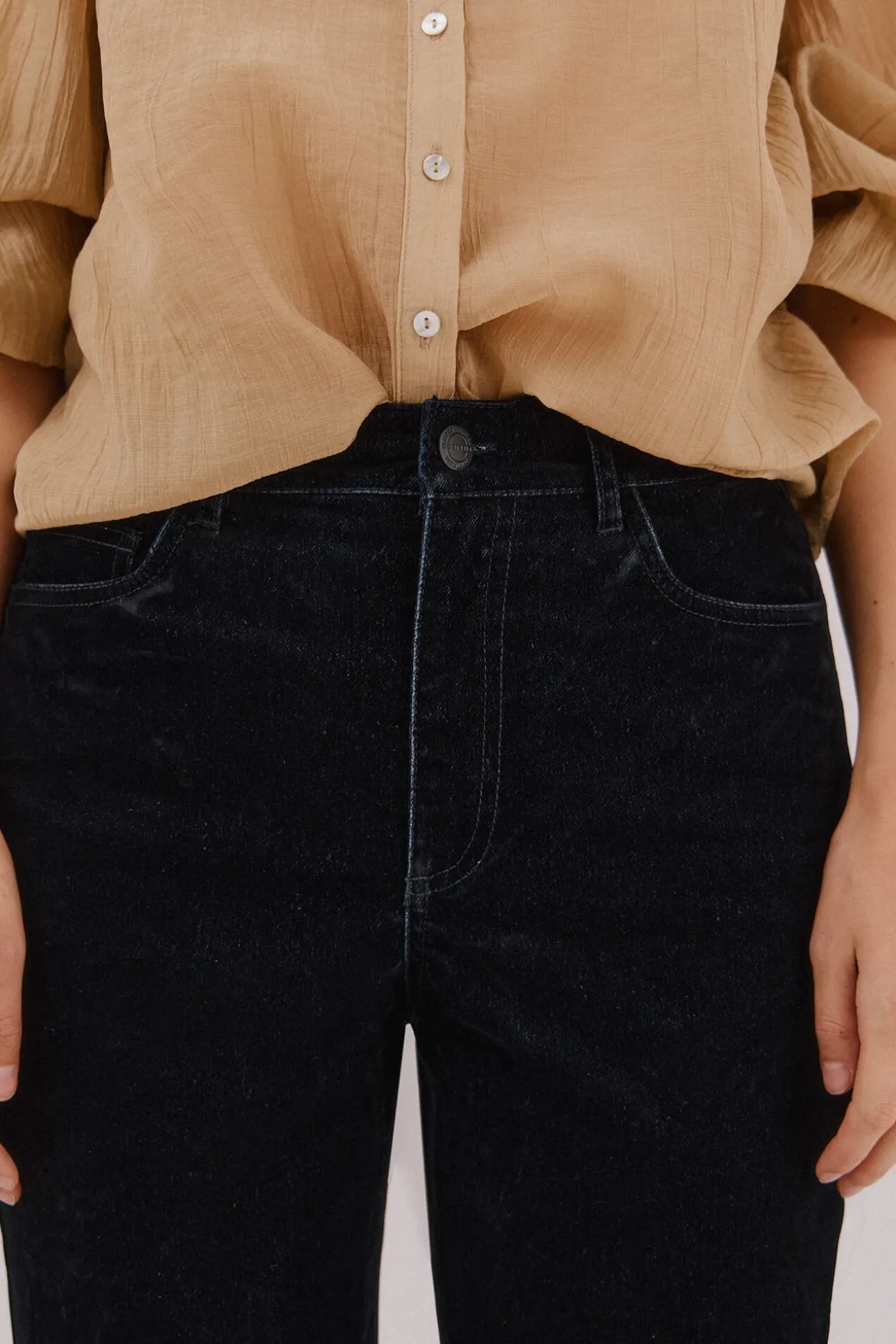 Calça Jeans Reta de Veludo