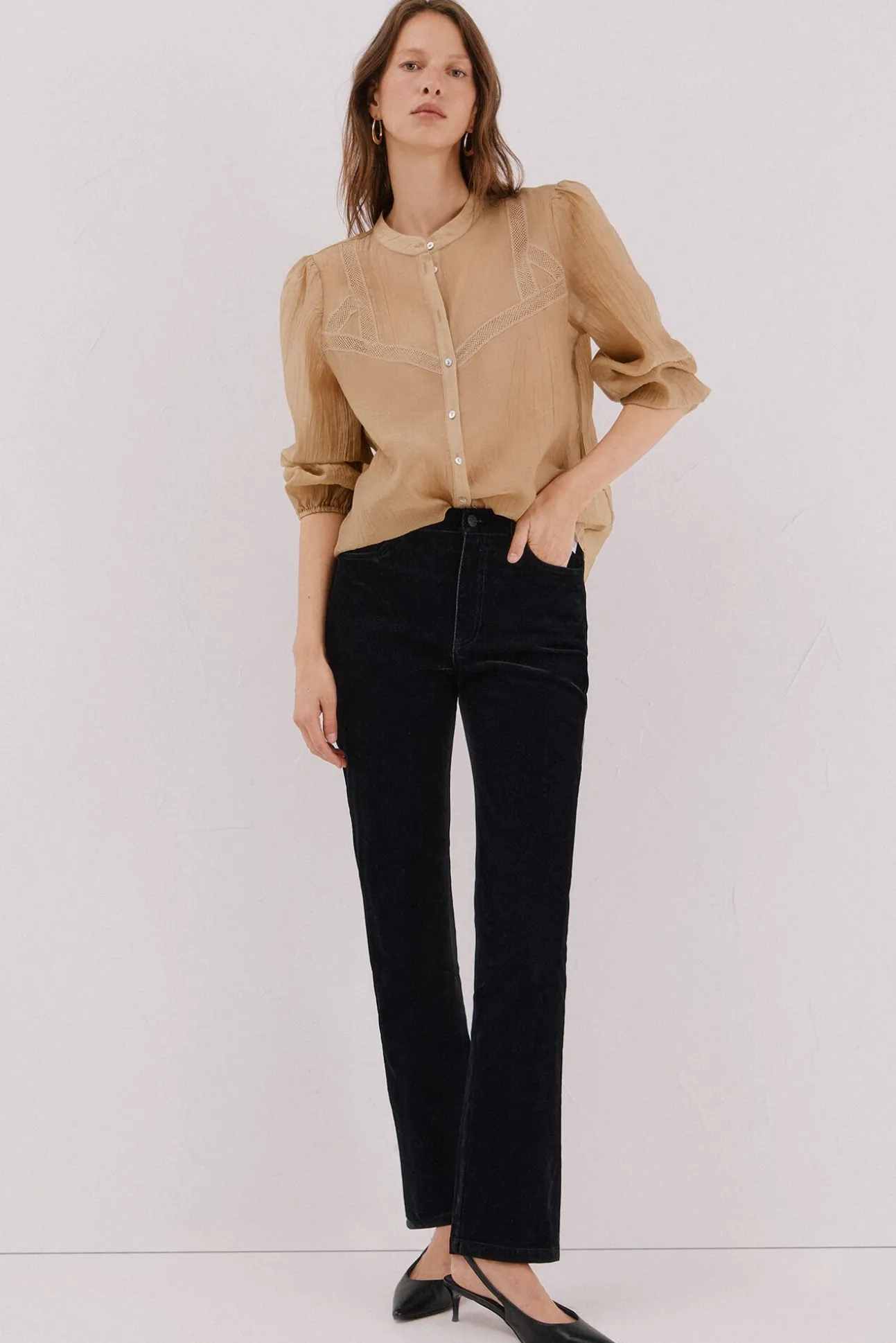 Calça Jeans Reta de Veludo