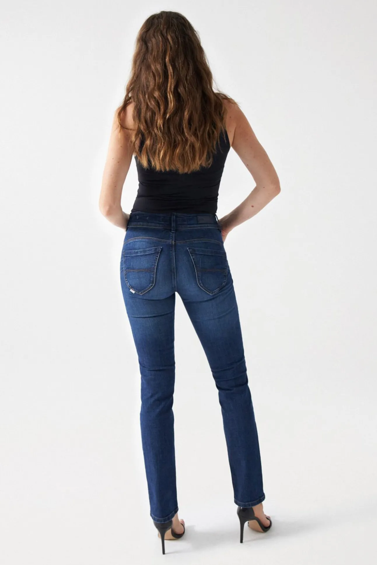 Calça jeans skinny com push-in secreto