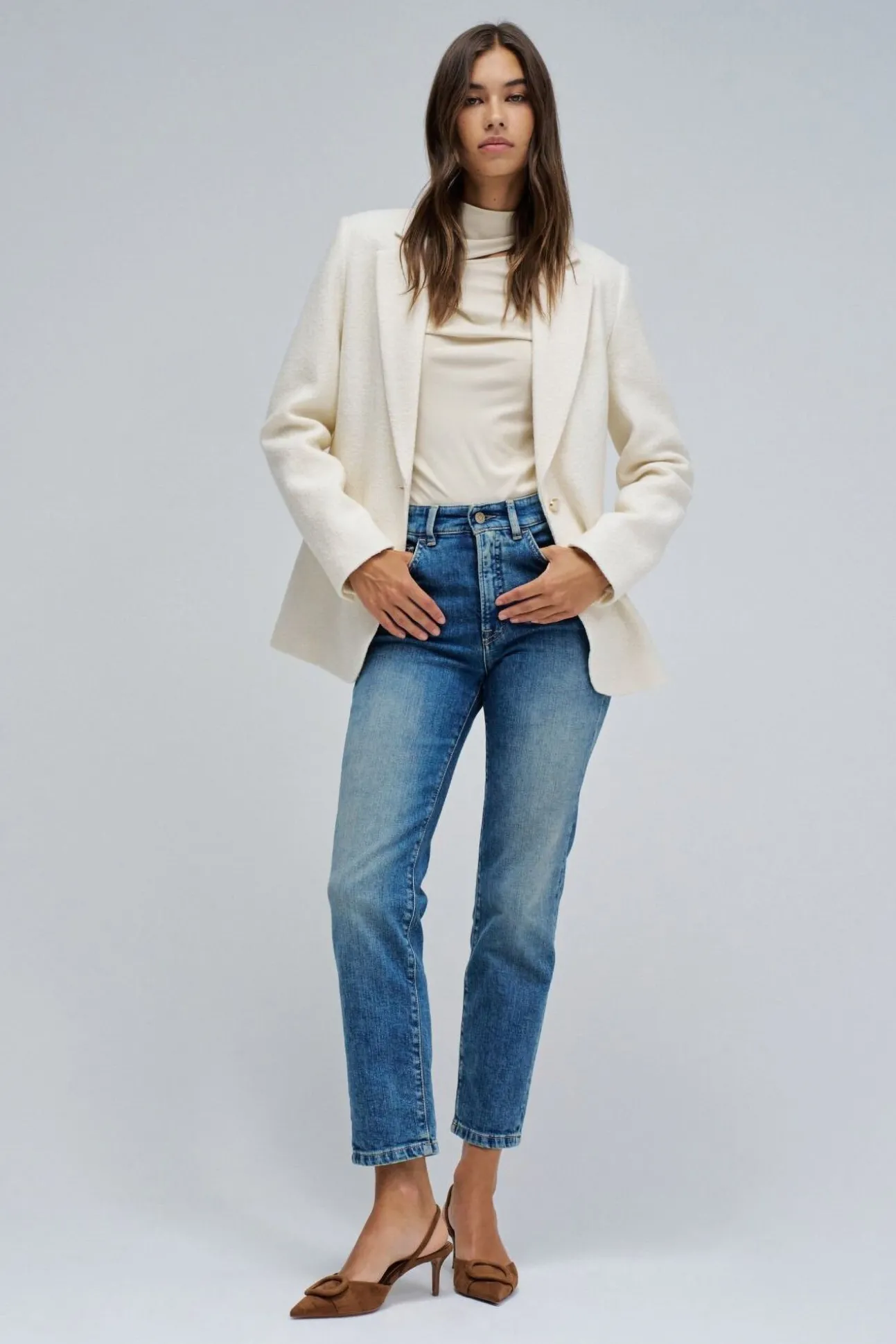 Calça jeans skinny de cintura curta