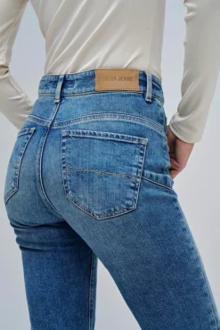 Calça jeans skinny de cintura curta
