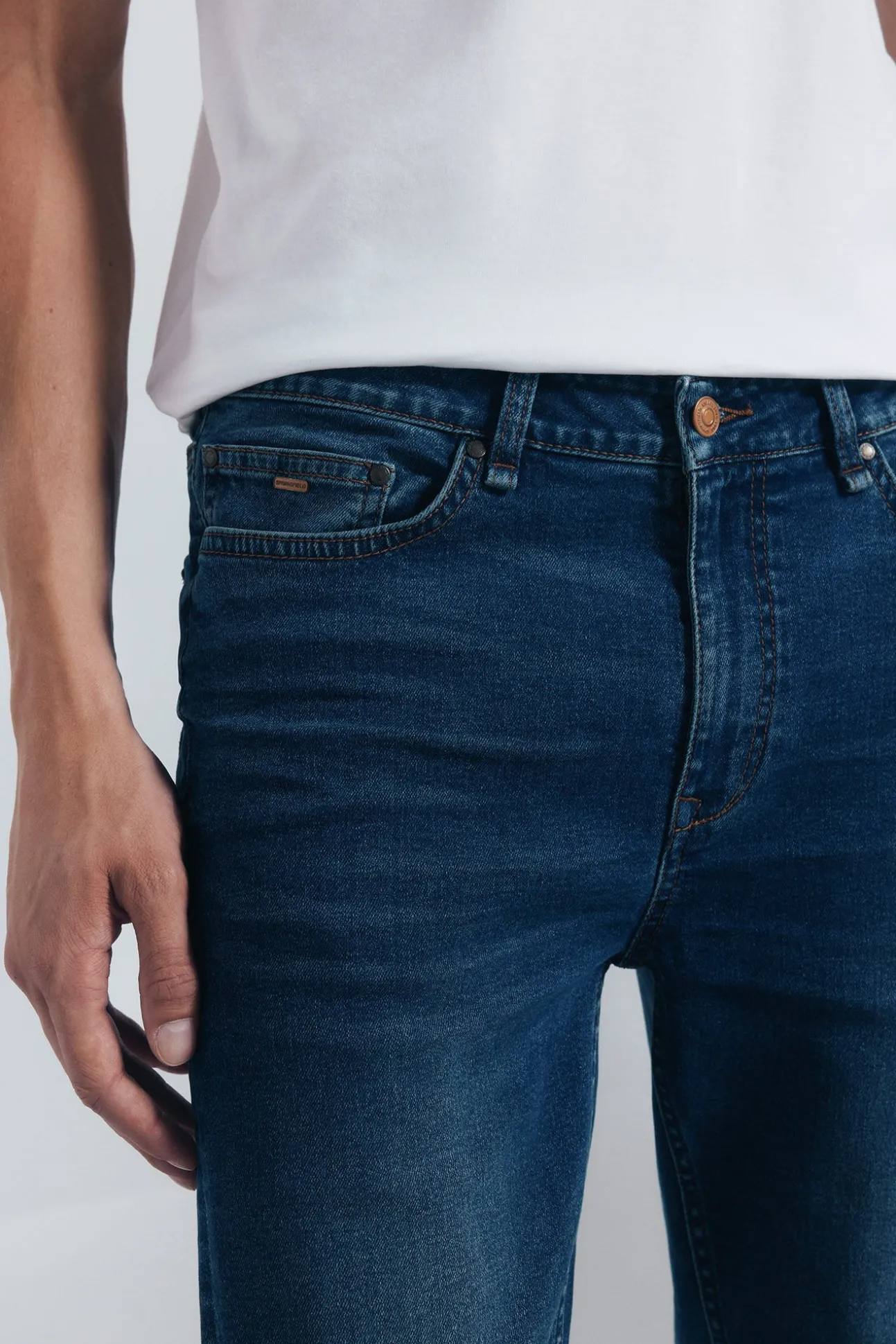 Calça jeans skinny fit tingida