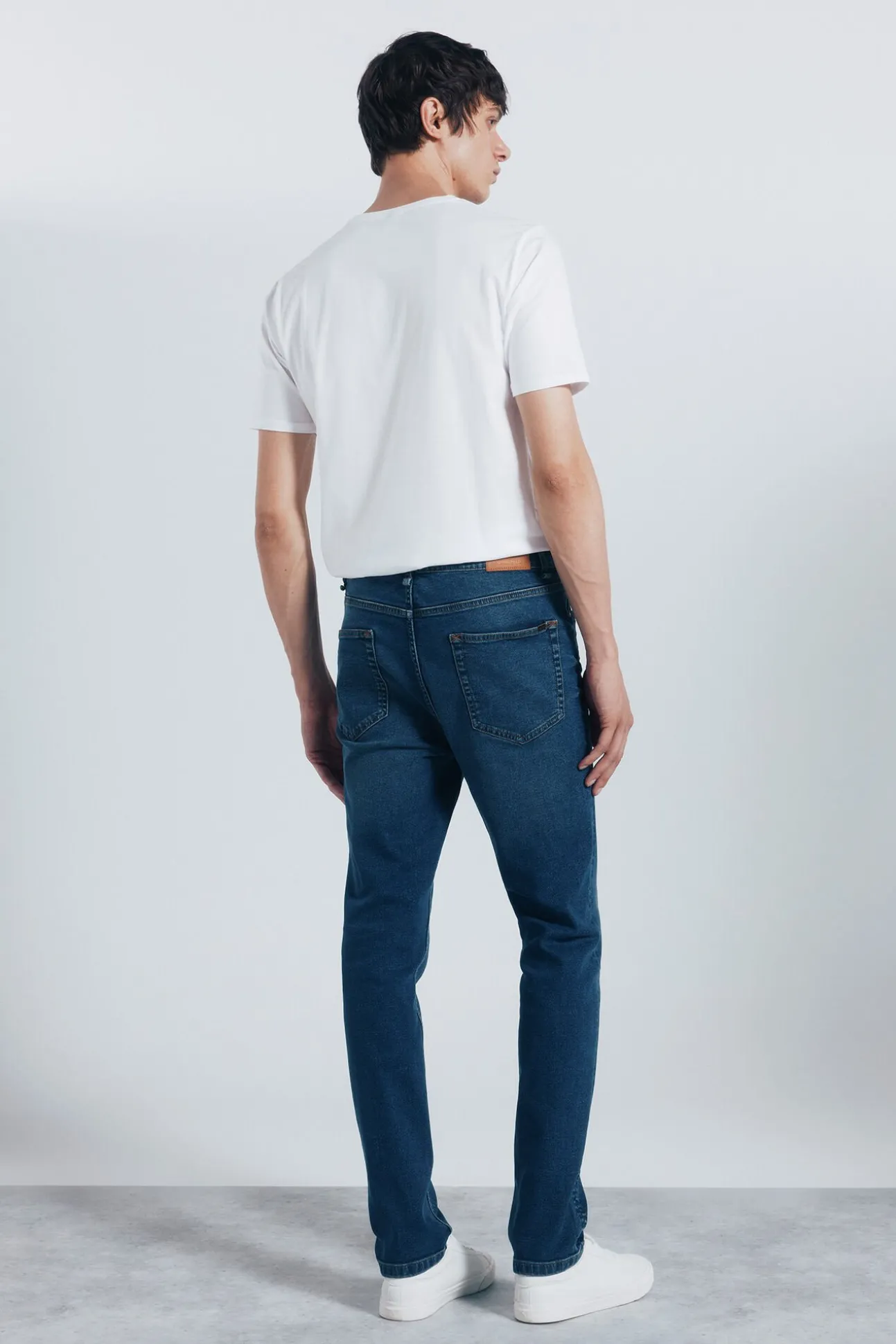 Calça jeans skinny fit tingida
