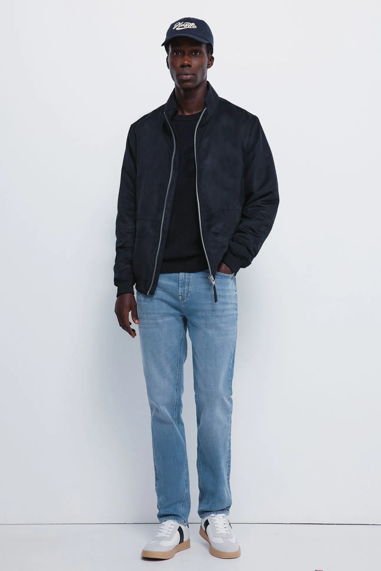Calça jeans slim fit com lavagem média