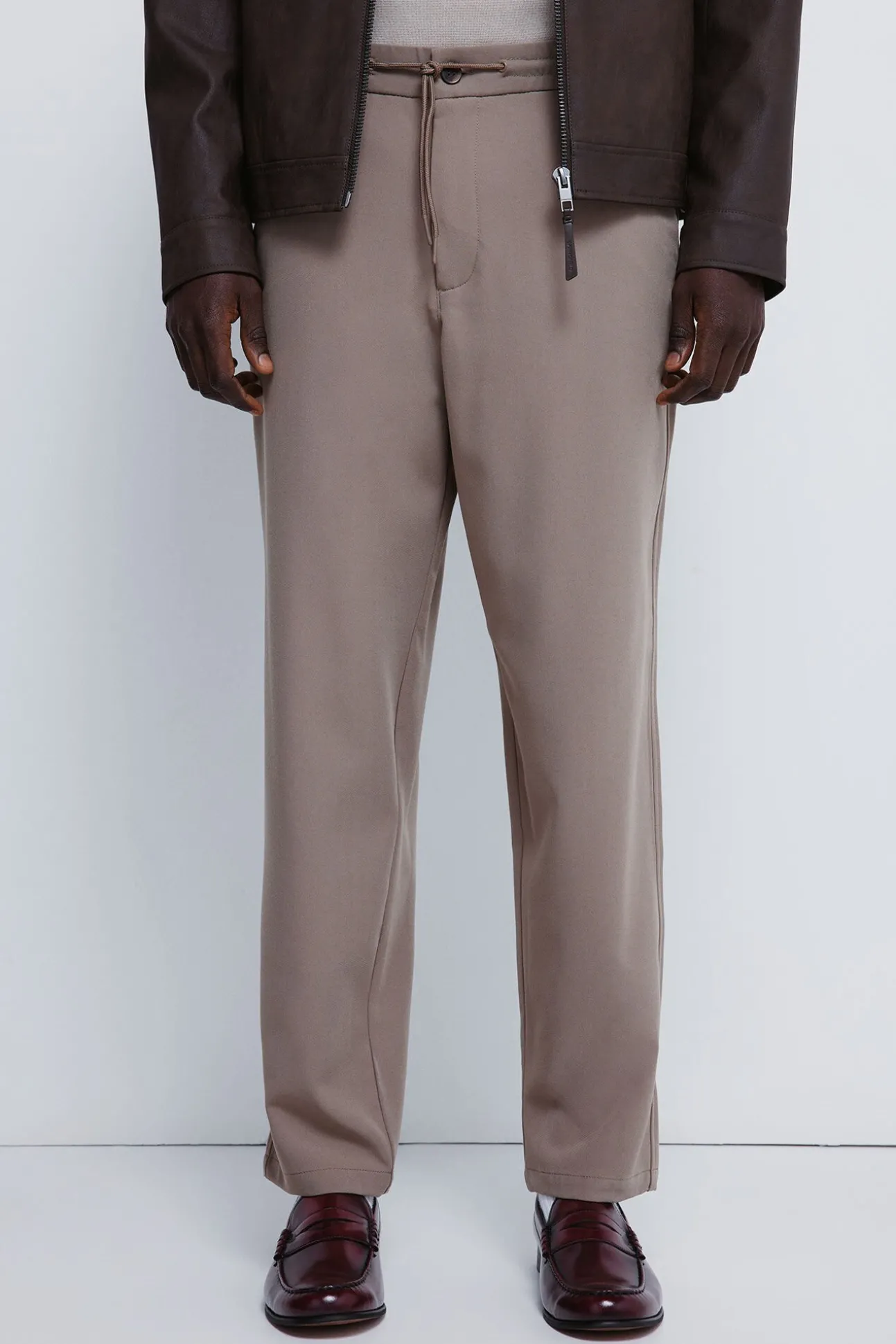 Calça jogger esvoaçante