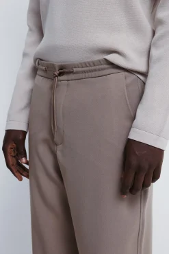 Calça jogger esvoaçante