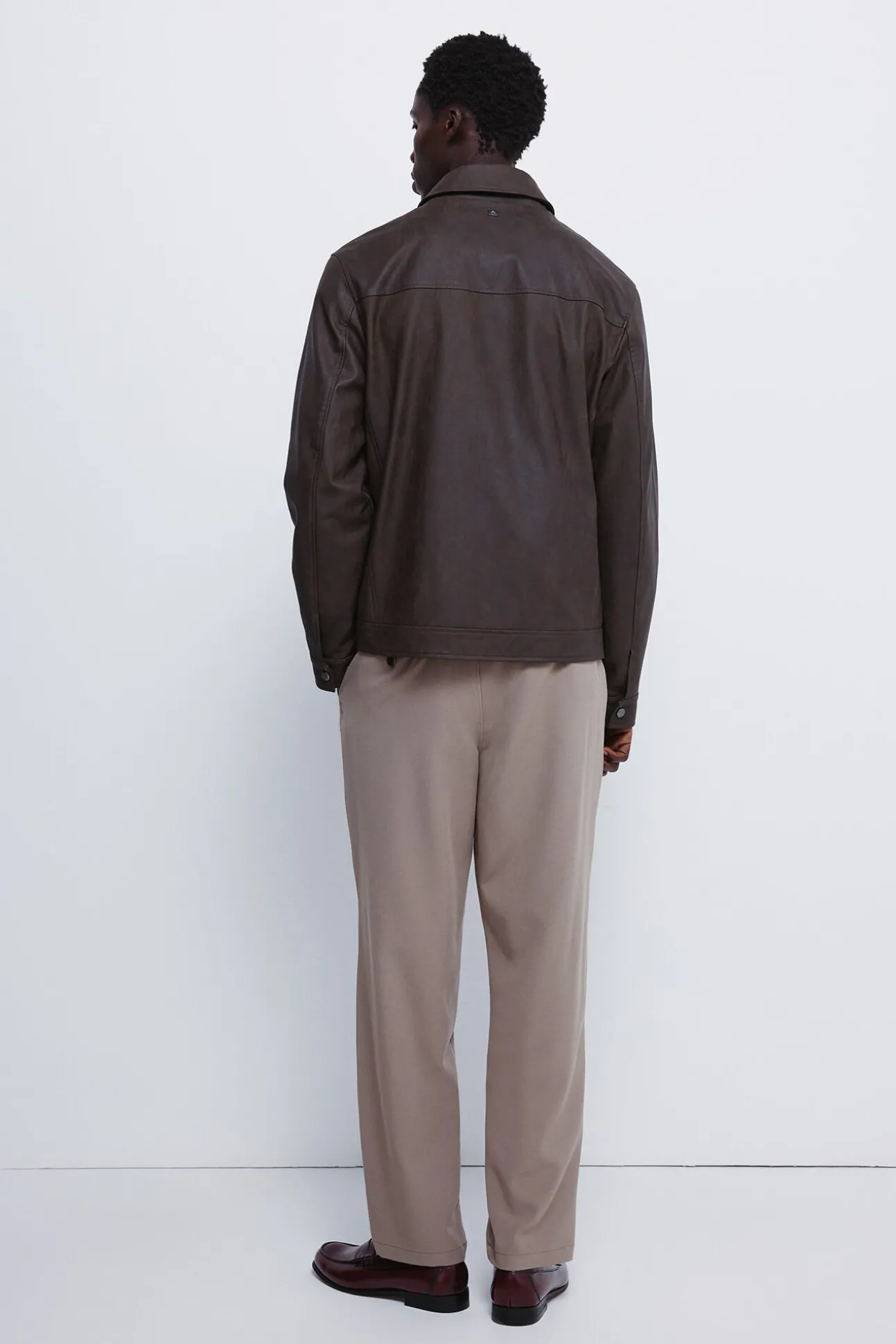 Calça jogger esvoaçante