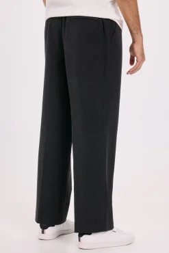 Calça largas com pregas