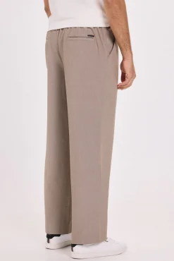 Calça largas com pregas
