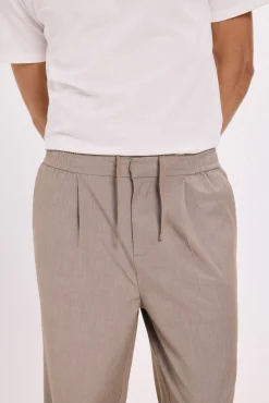 Calça largas com pregas